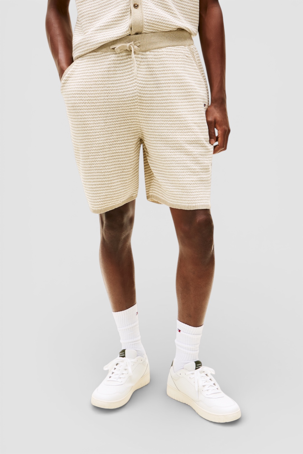 תמונת דוגמן קידמית של מכנסיים קצרים