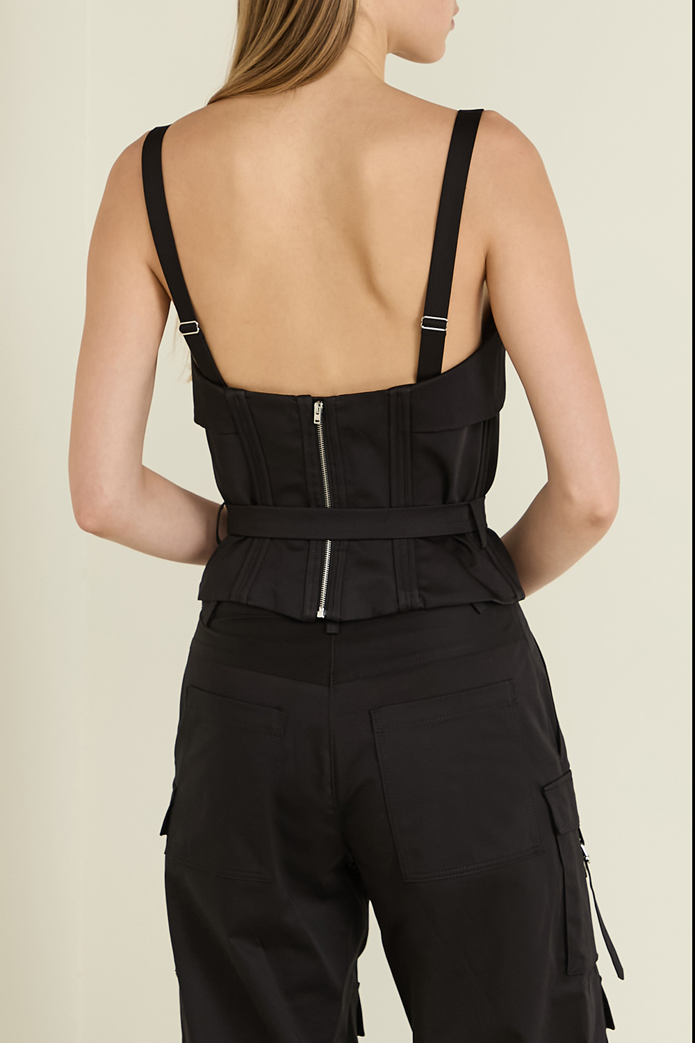 תמונת דוגמן אחורית של גופיית מחוך