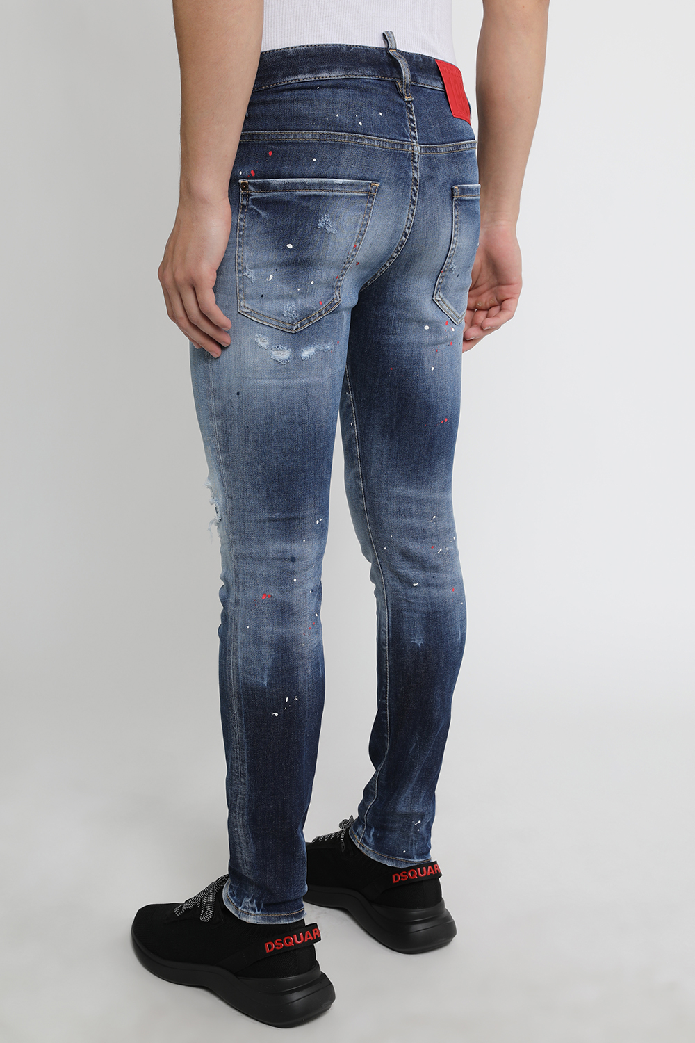 תמונת דוגמן אחורית של מכנסי ג'ינס סופר סקיני