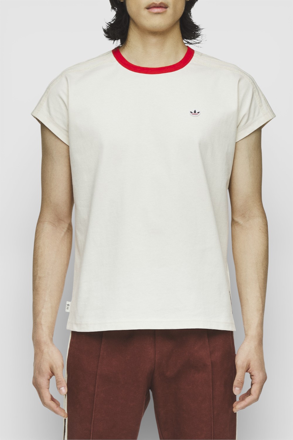 תמונת דוגמן קידמית של חולצת טי אדיסון צ'אן x אדידס