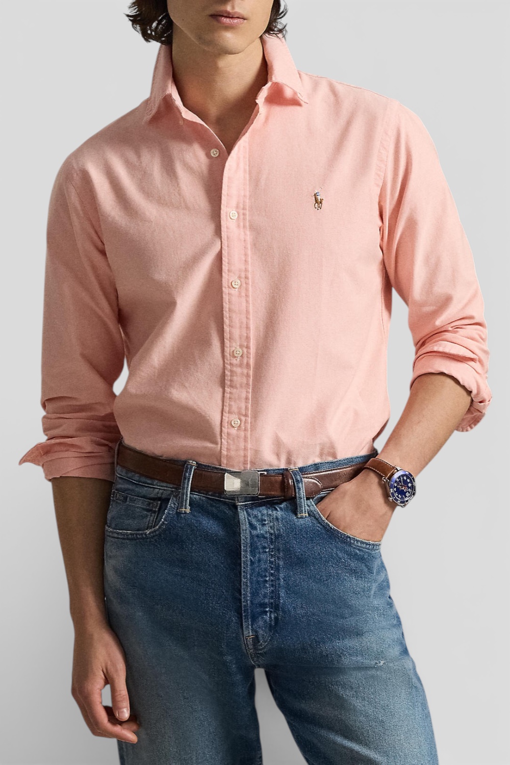 תמונת דוגמן קידמית של חולצה מכופתרת