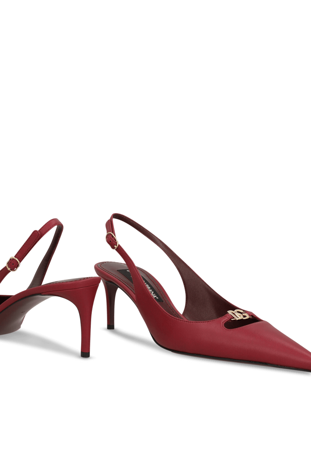 תמונת תקריב של נעלי עקב סלינג בק