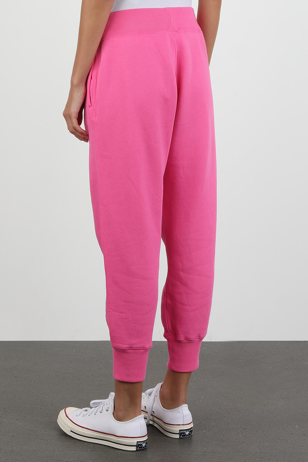 תמונת דוגמן אחורית של מכנסי טרנינג פינק פוני ורודים