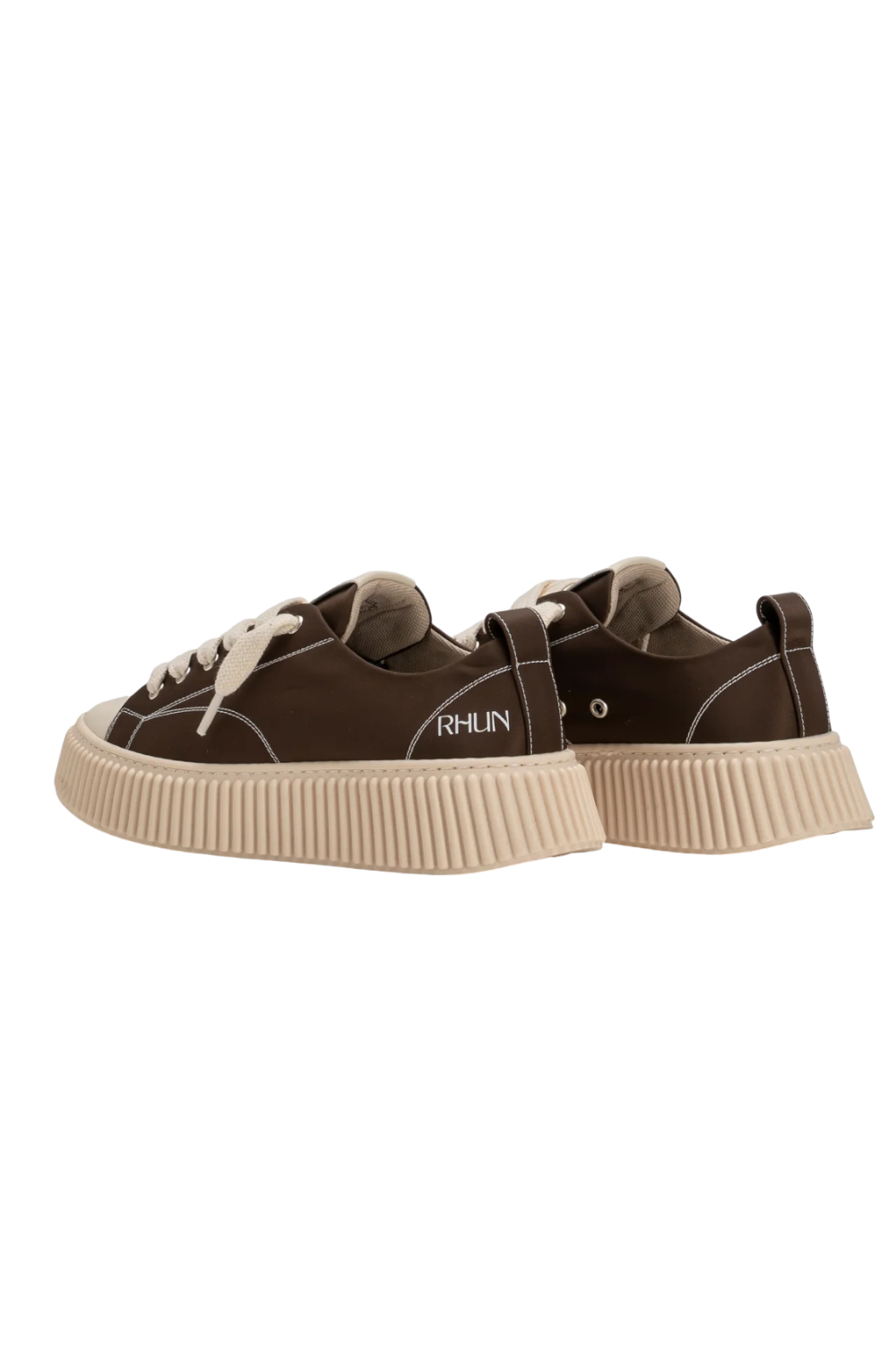 תמונה אחורית של נעלי סניקרס 2020