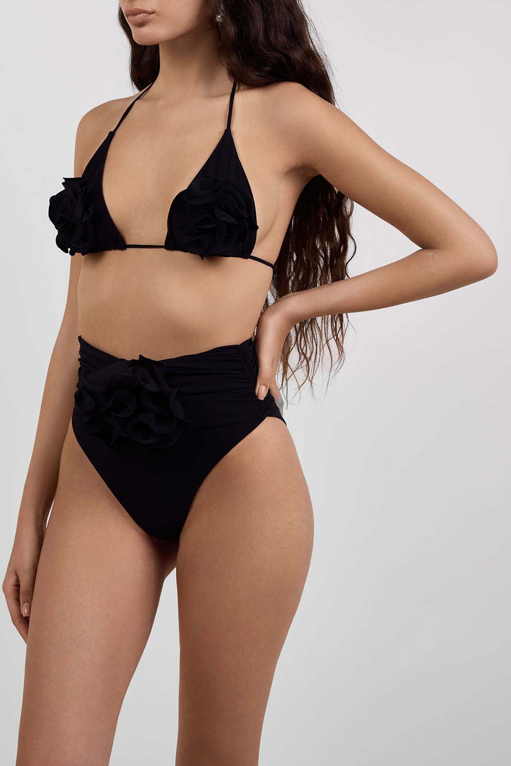 תמונת דוגמן קידמית של חזיית ביקיני משולשים