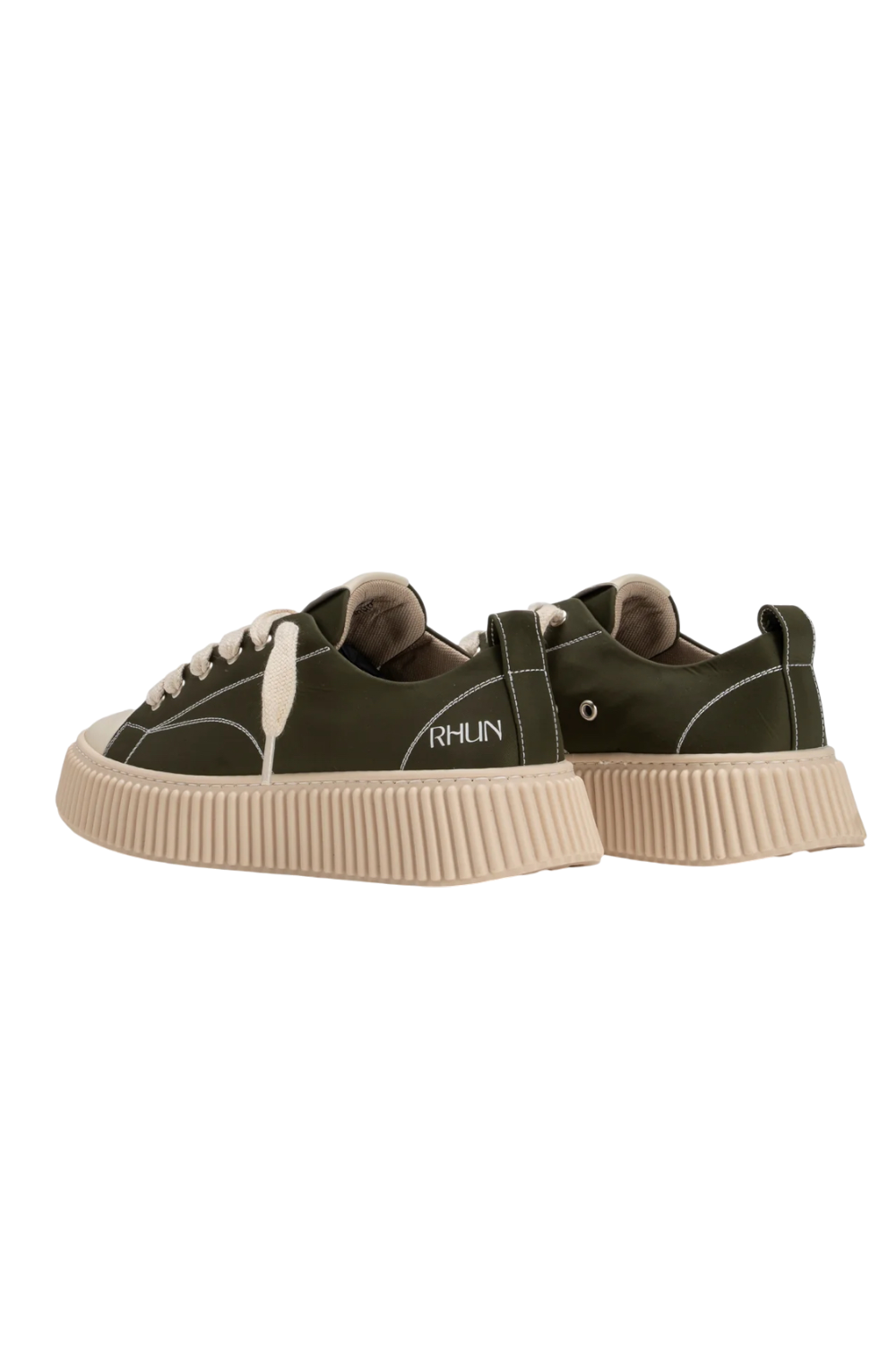 תמונה אחורית של נעלי סניקרס 2020