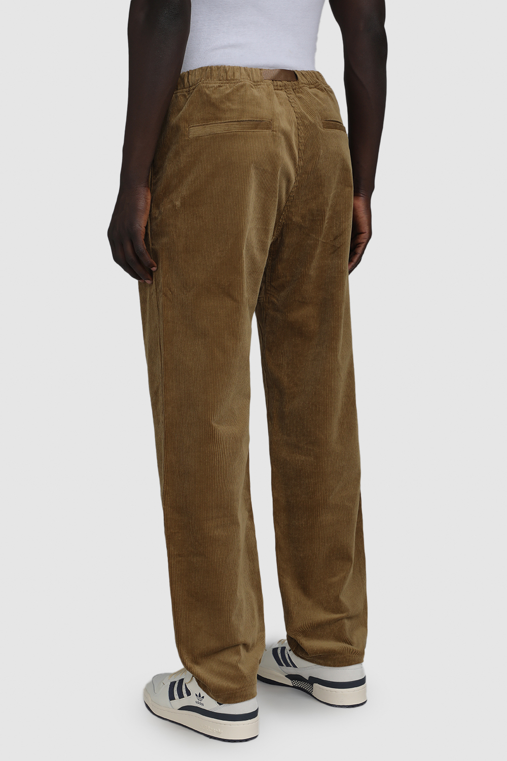 תמונת תקריב דוגמן של מכנסי קורדרוי