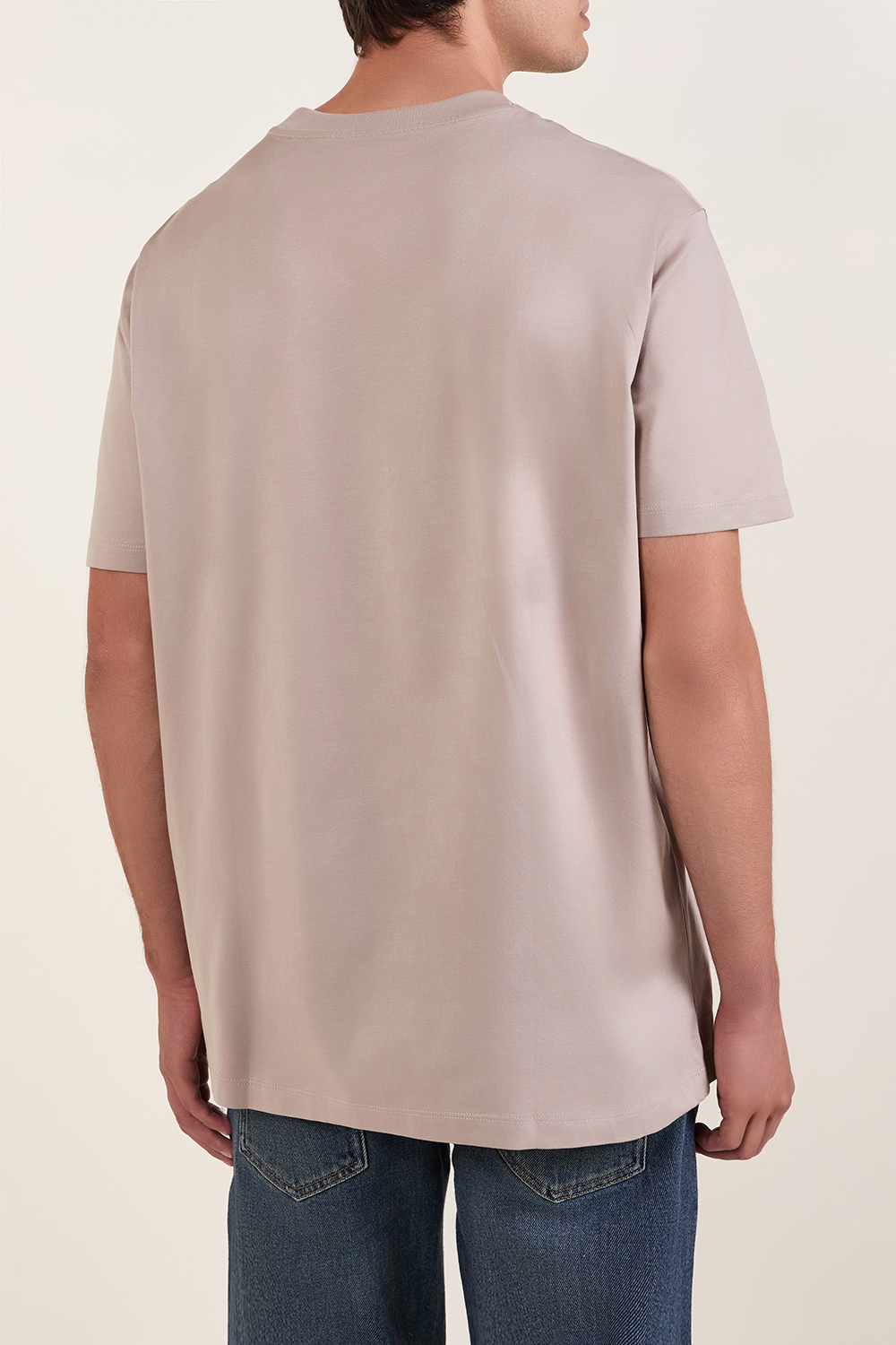 תמונת דוגמן אחורית של חולצת טי