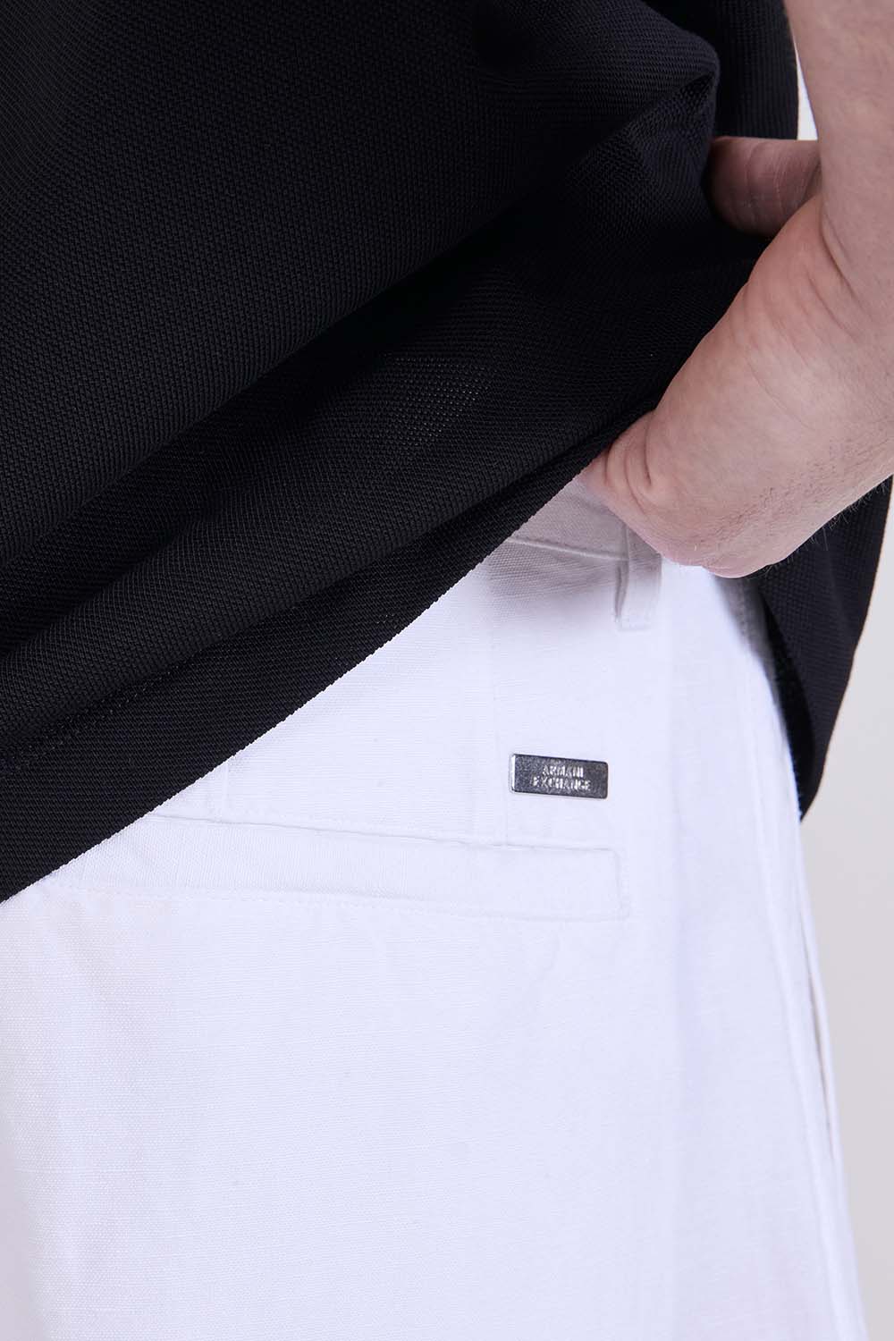 תמונת תקריב דוגמן של מכנסי ברמודה