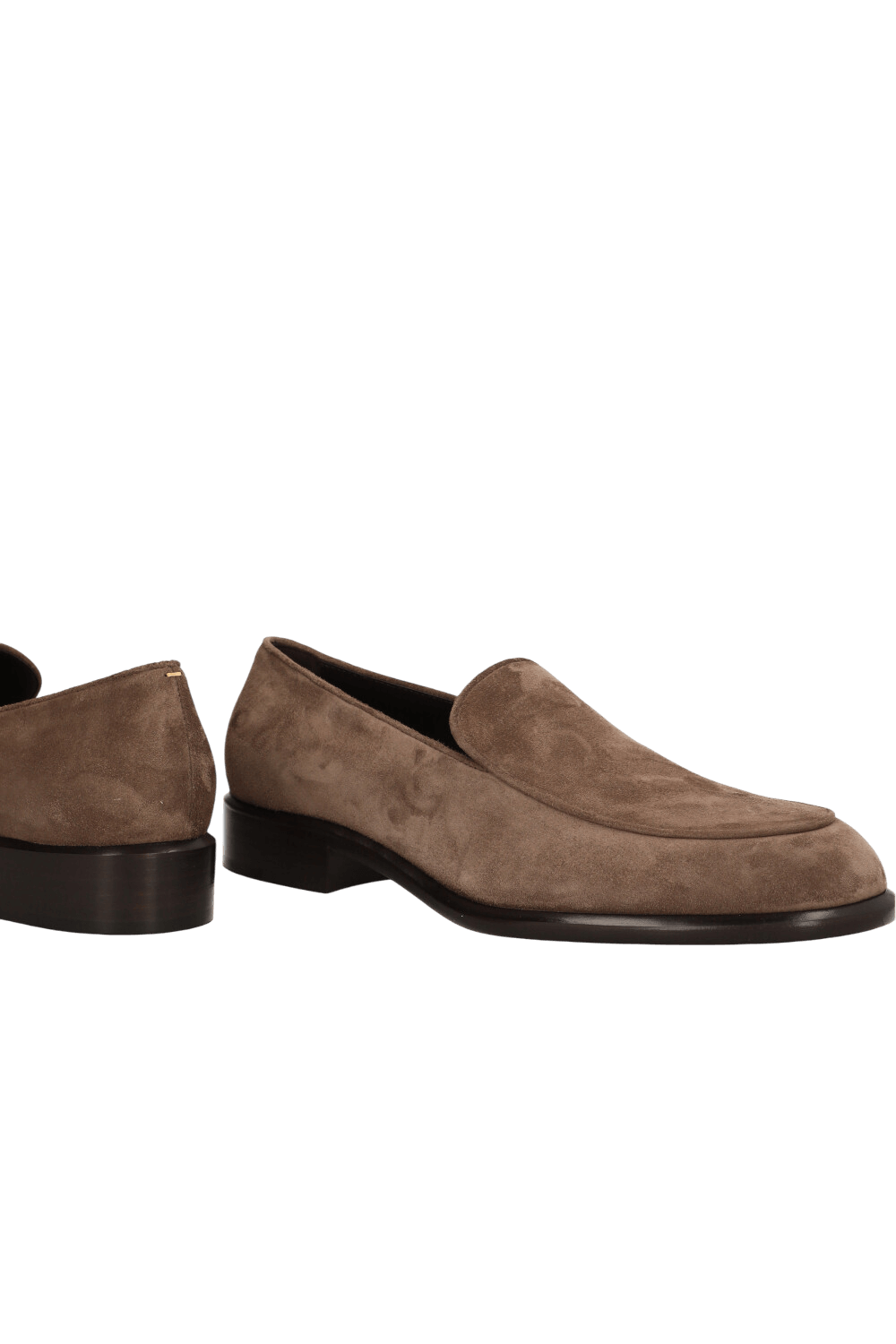 תמונת תקריב של נעלי מוקסינים