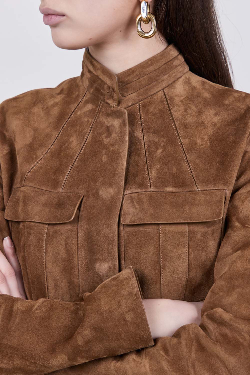 תמונת תקריב דוגמן של ז'קט עור קרופ