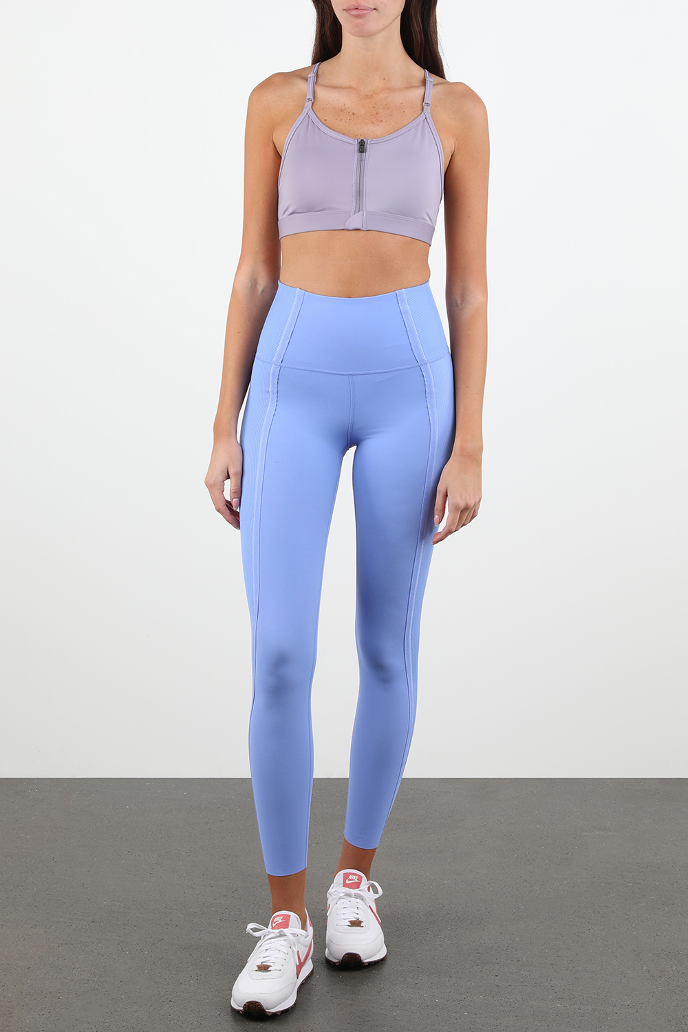 תמונת דוגמן קידמית של נעלי ספורט די-ברייק נמוכות בגווני ורוד ולבן