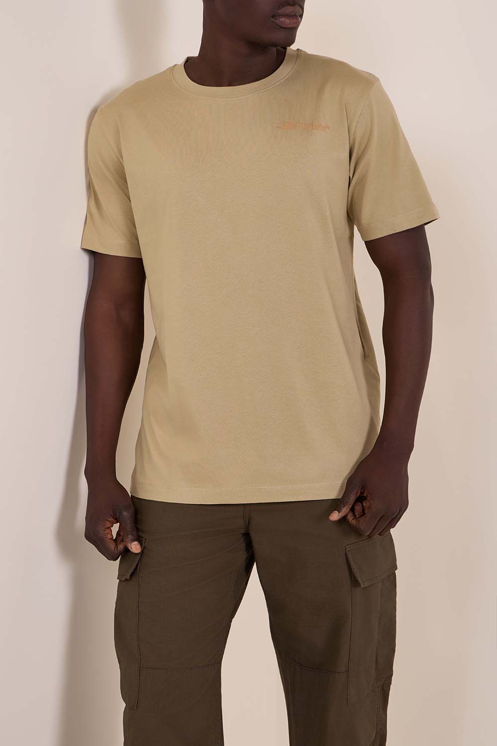 תמונת דוגמן קידמית של חולצת טי