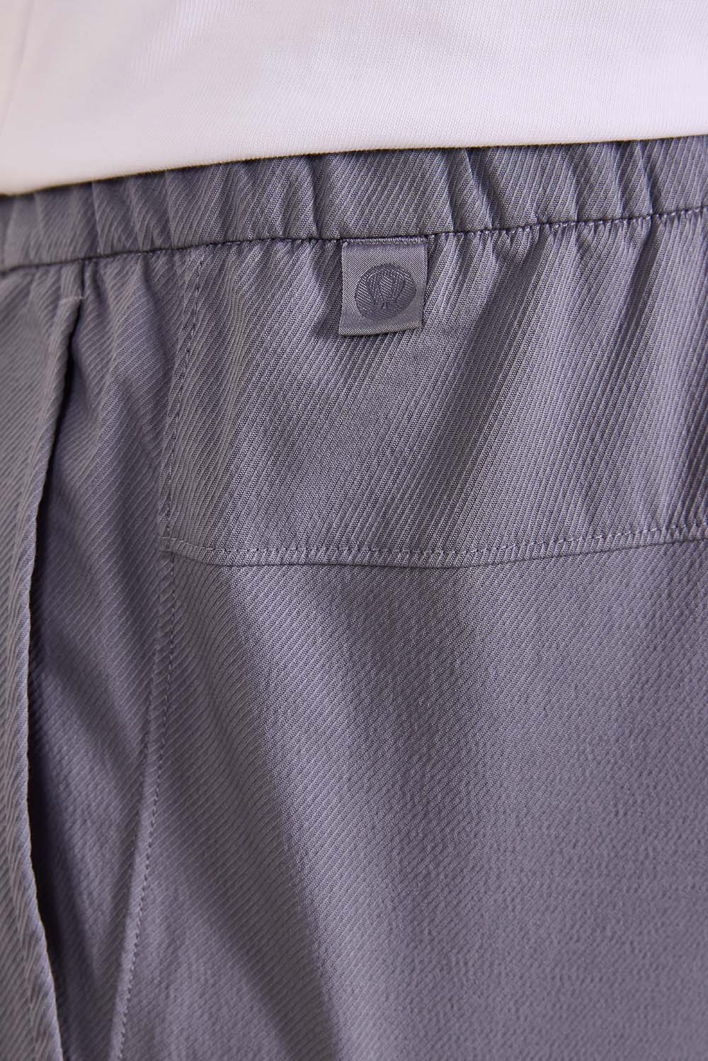 תמונת תקריב דוגמן של Cotton Twill Pintuck Pull-On Pant Regular