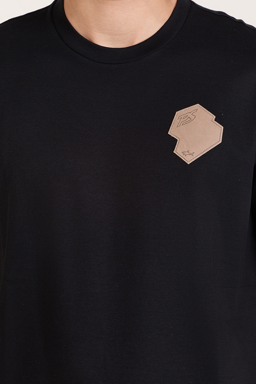 תמונת תקריב דוגמן של חולצת טי