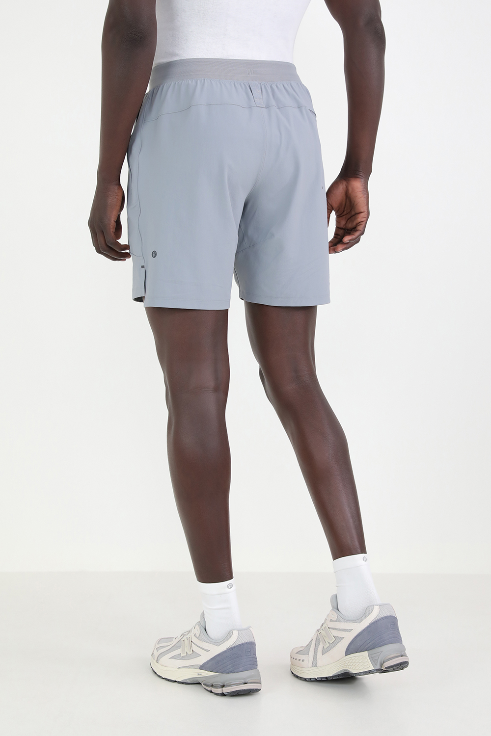 תמונת דוגמן אחורית של License To Train Short 7" *LL