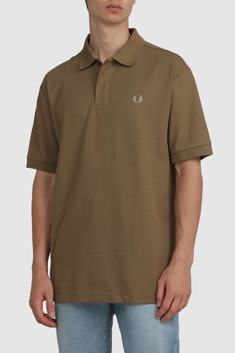 תמונת דוגמן קידמית של חולצת פולו