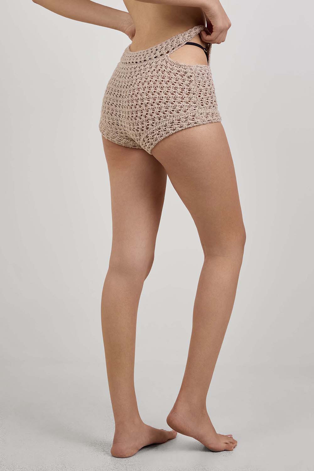 תמונת דוגמן אחורית של מכנסי קרושה קצרים