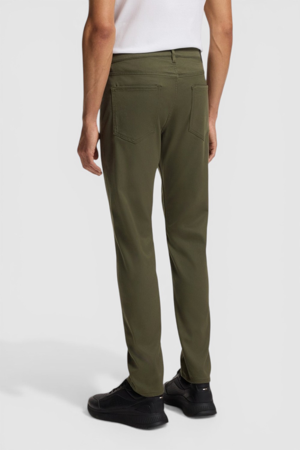 תמונת דוגמן אחורית של מכנסיים ארוכים בוס X פורשה