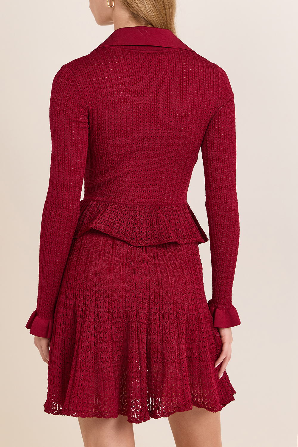 תמונת דוגמן אחורית של שמלת סריג מיני