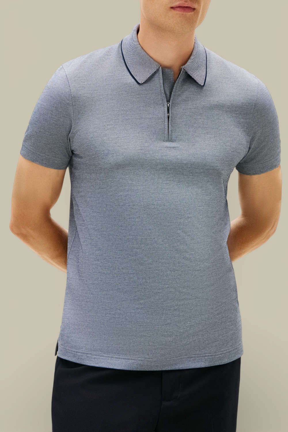 תמונת דוגמן קידמית של חולצת פולו