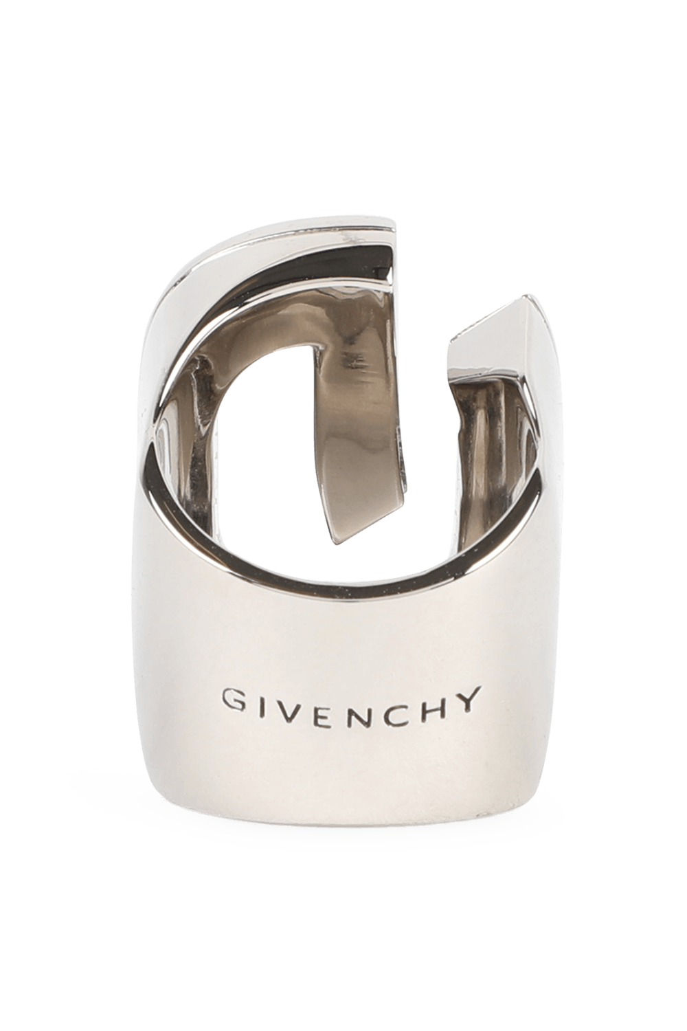 תמונת תקריב של טבעת בחיתוך ג'י בגוון כסוף