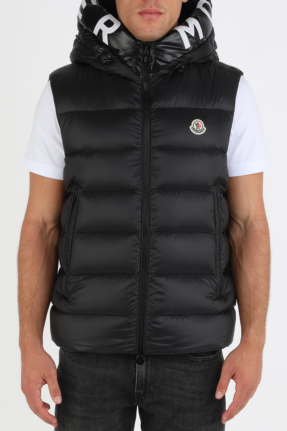 תמונת דוגמן קידמית של מעיל וסט פאפר עם סגירת רוכסן בגוון שחור