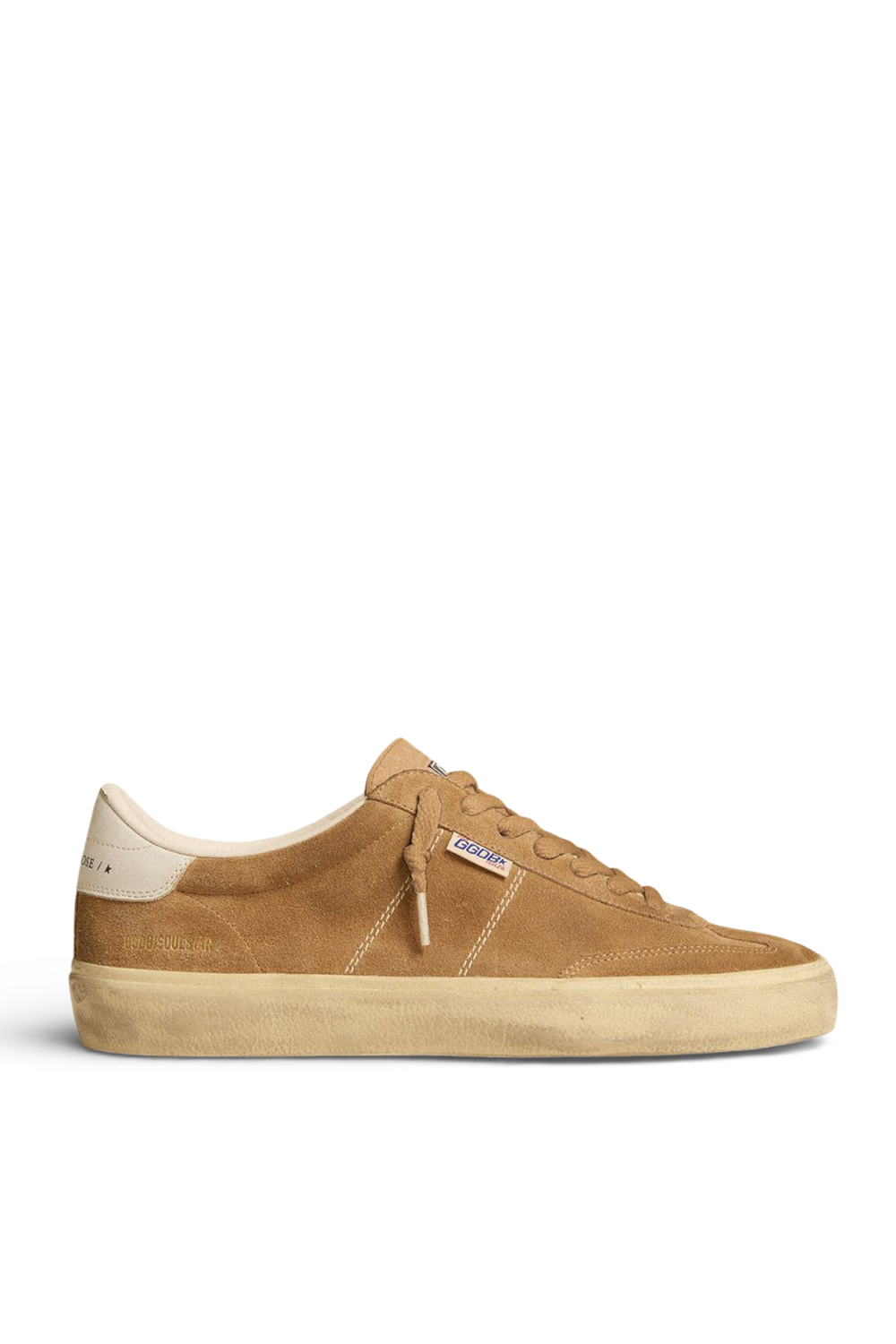 תמונה קידמית של נעלי סניקרס