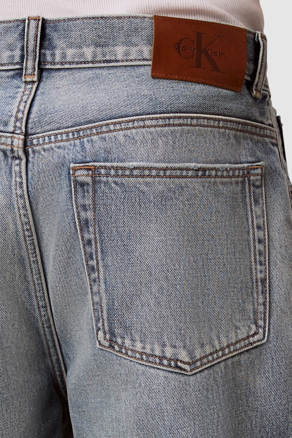 מכנסי ג'ינס קצרים