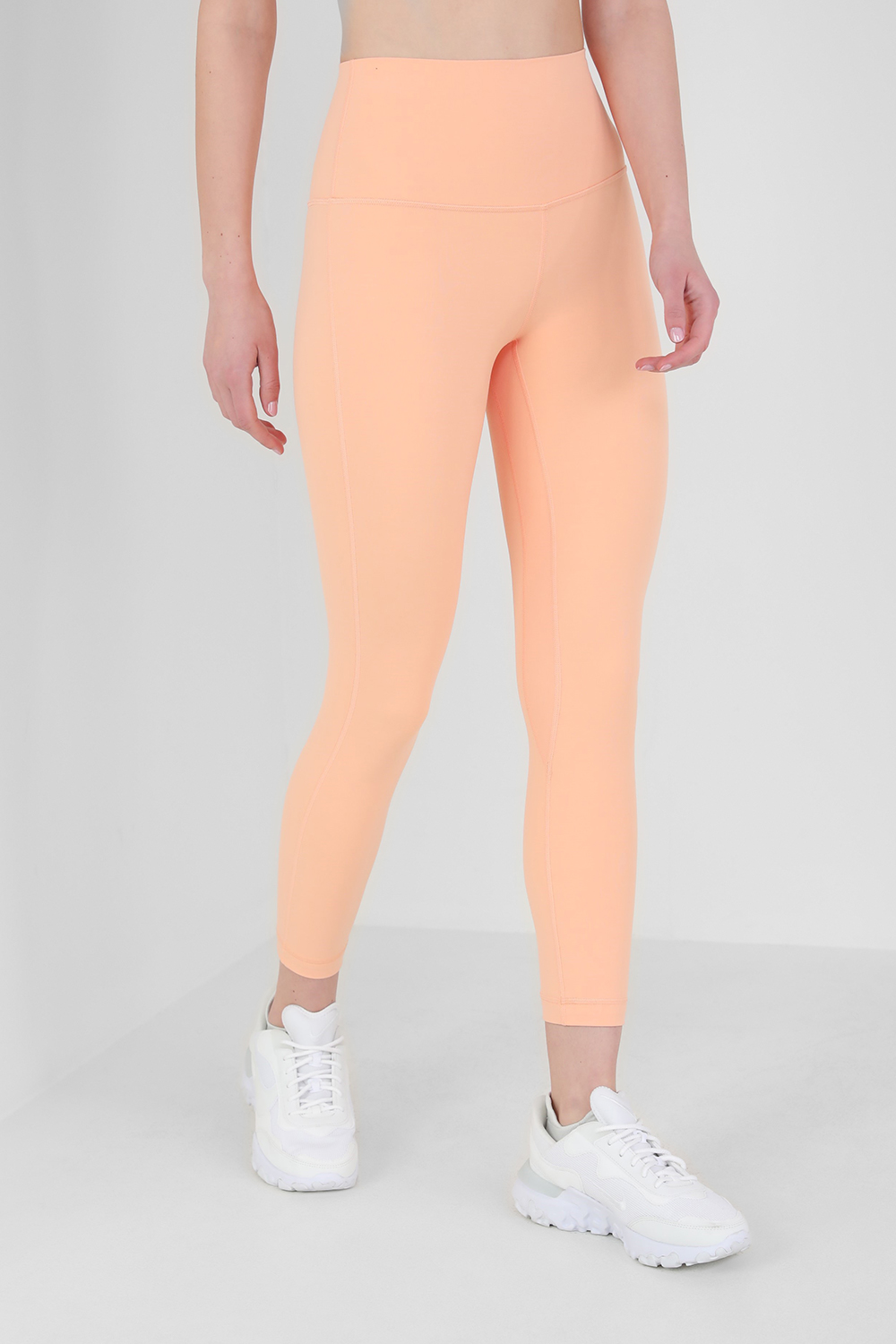 תמונת דוגמן קידמית של Align HR Crop 23