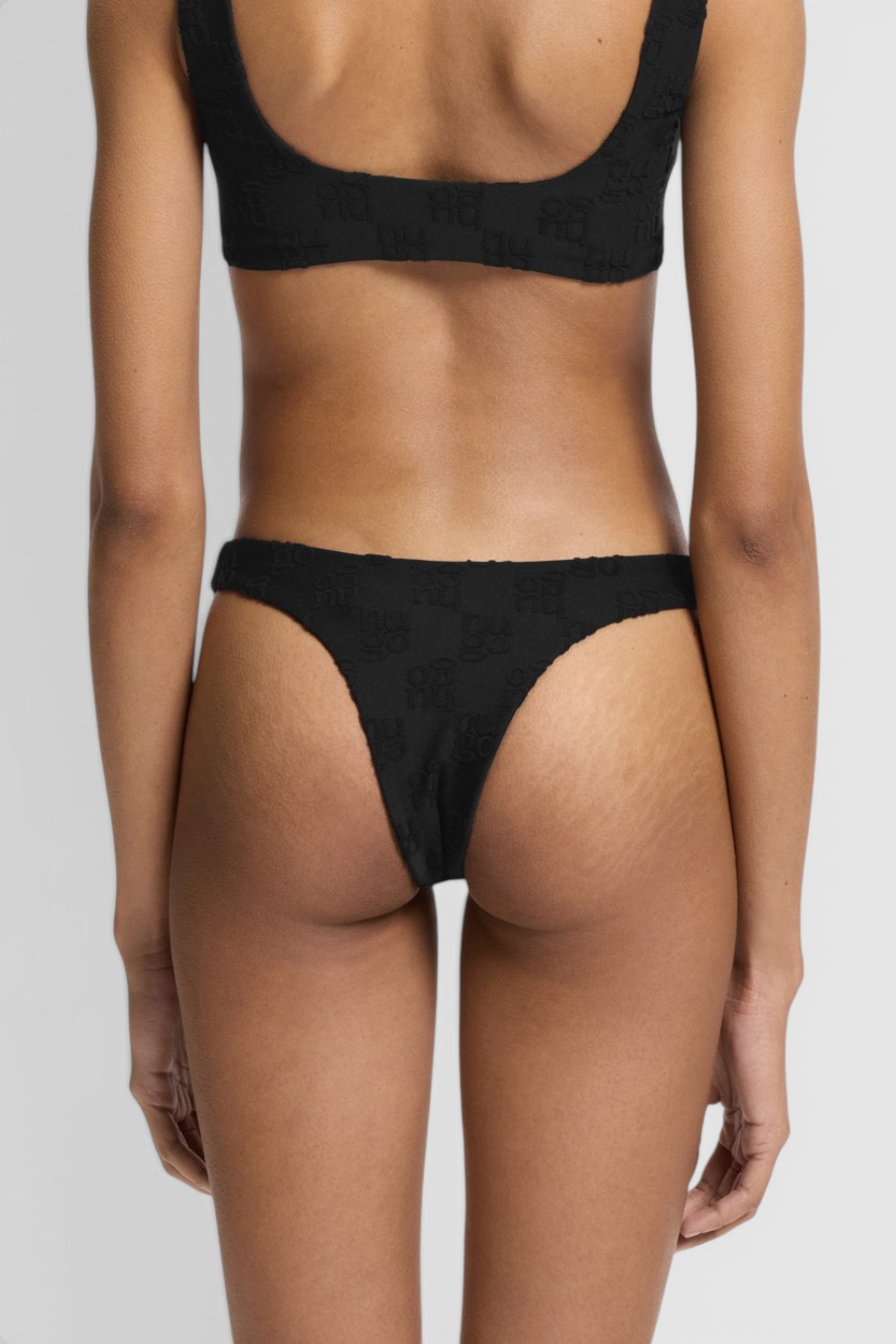 תמונת דוגמן אחורית של תחתוני ביקיני