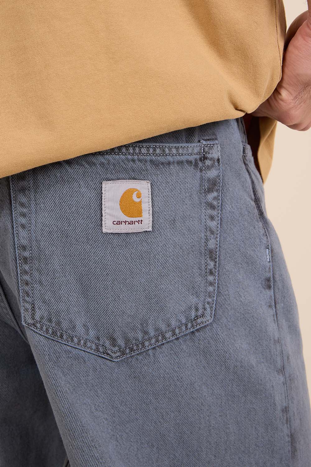 תמונת תקריב דוגמן של מכנסי ג'ינס לנדון בגזרה ישרה