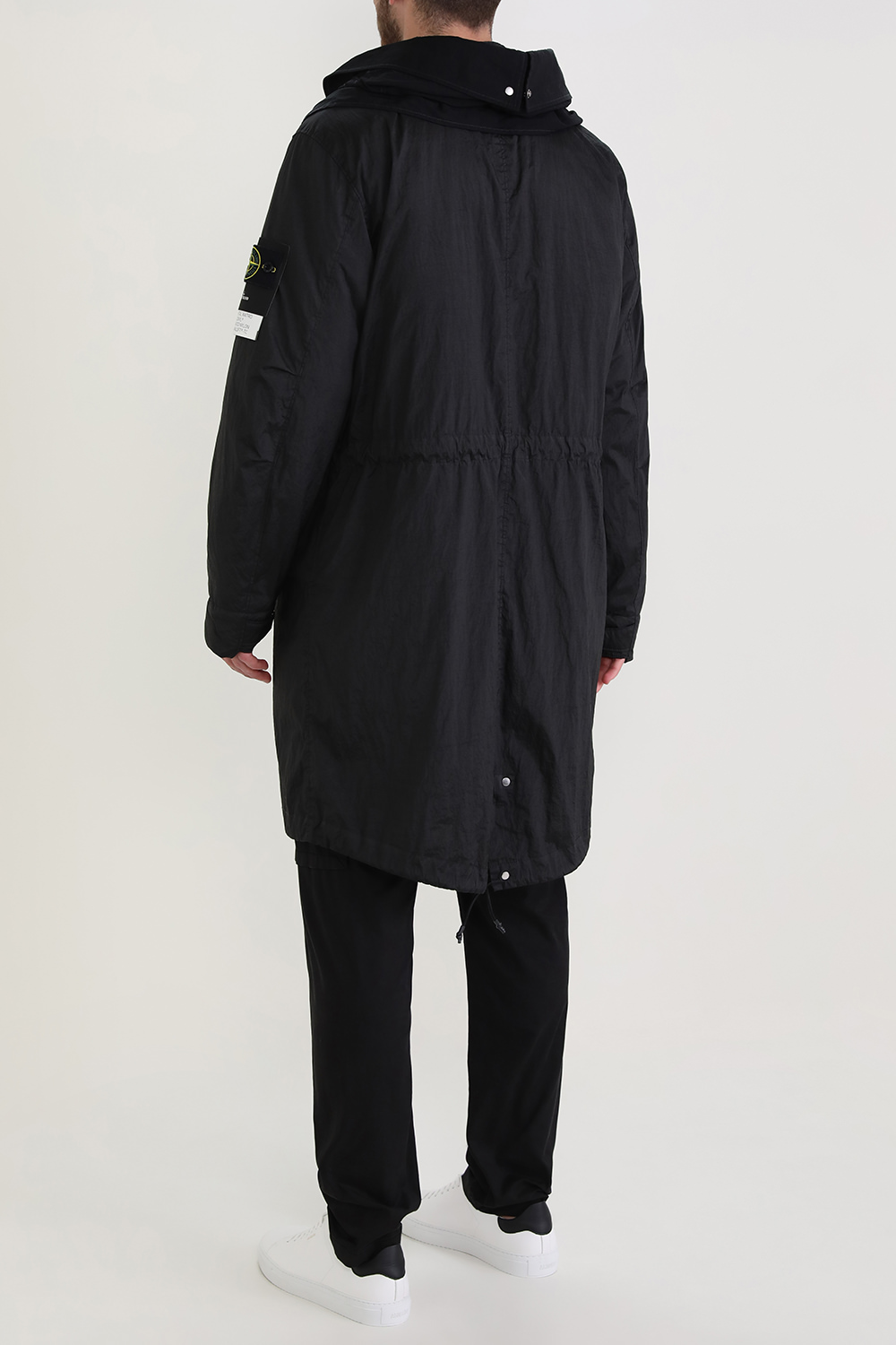 תמונת דוגמן אחורית של מעיל ניילון ארוך