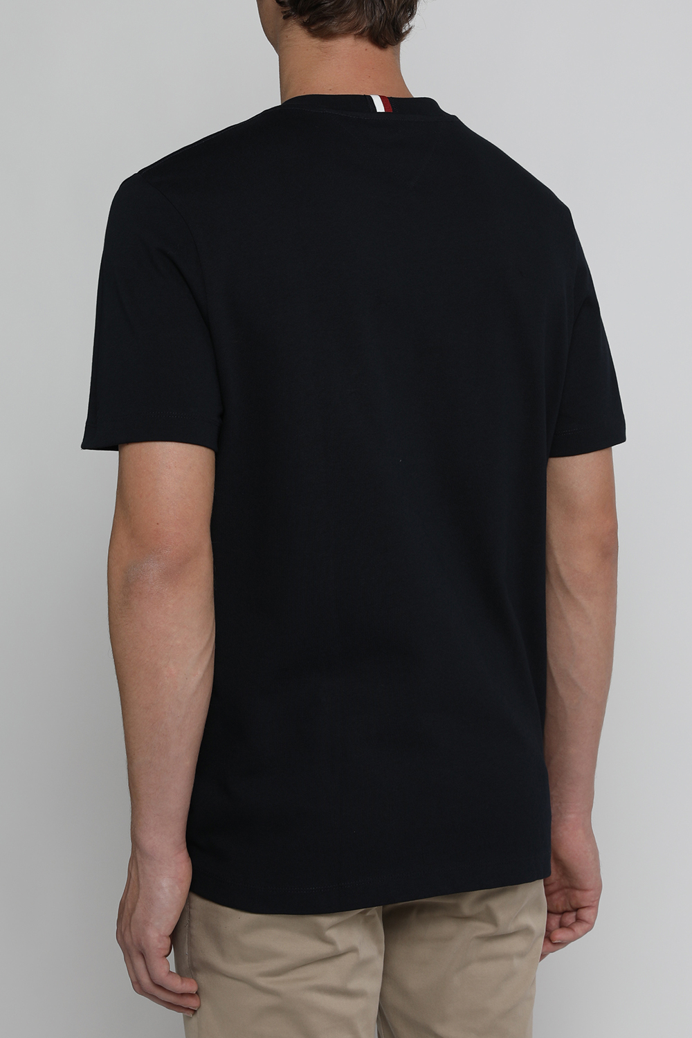 תמונת דוגמן אחורית של חולצת טי מכותנה