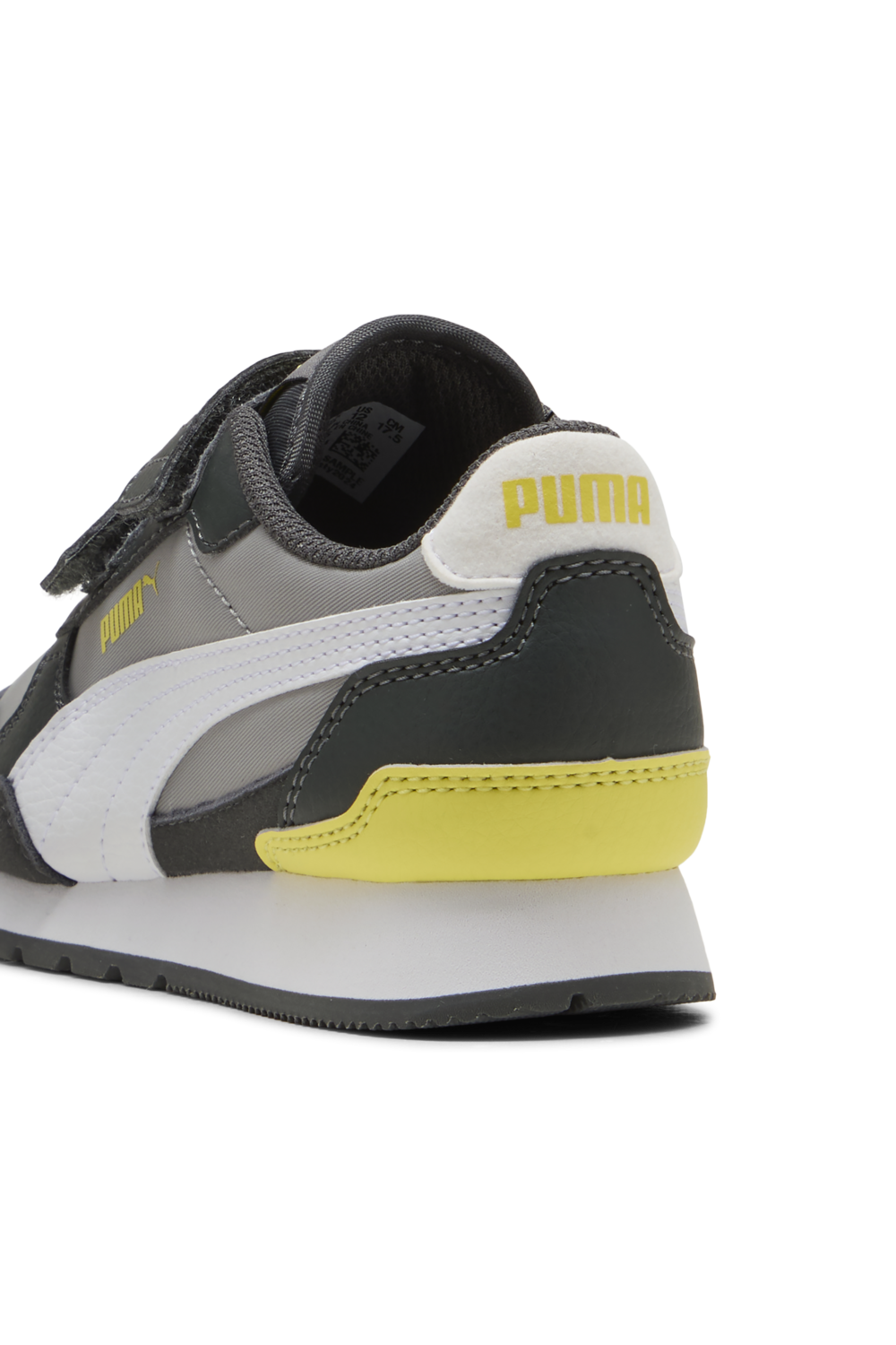 תמונת פנים של נעלי סניקרס