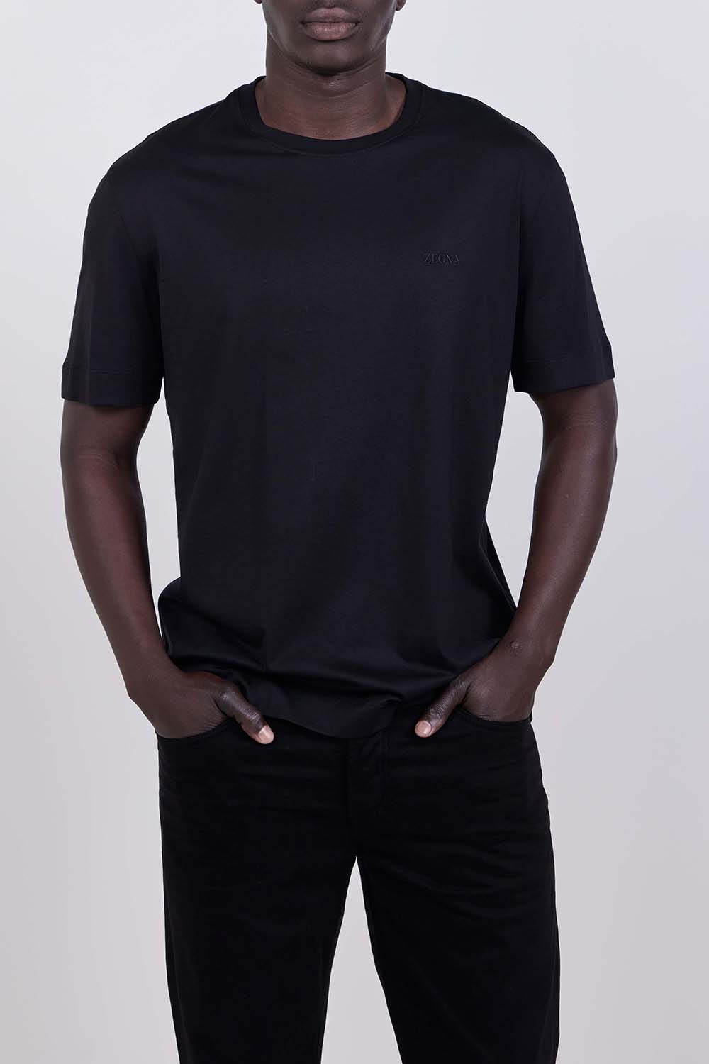 תמונת דוגמן קידמית של חולצת טי