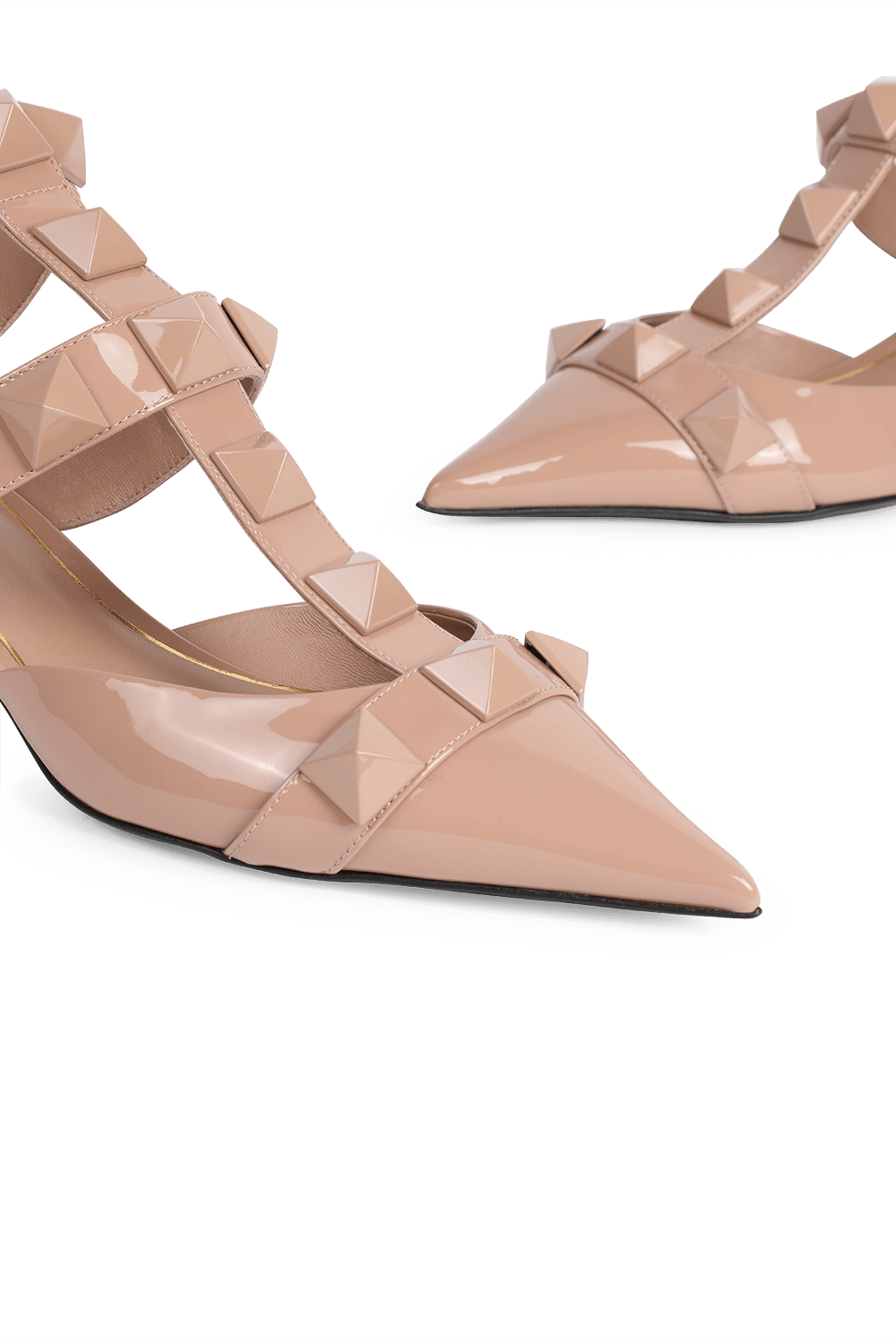 תמונת תקריב של נעלי עקב רומן סטד בצבע רוזה