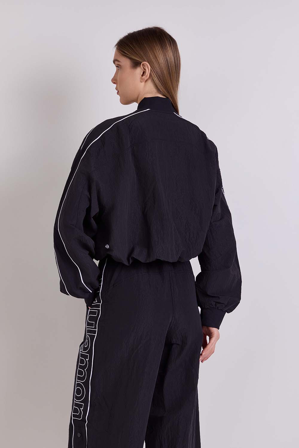 תמונת דוגמן אחורית של Crinkle Nylon Track Jacket Wordmark