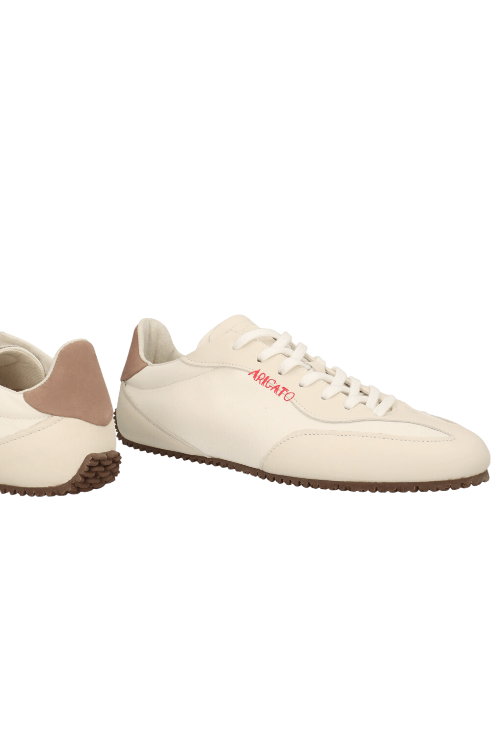 תמונת תקריב של נעלי סניקרס דייז ראנר