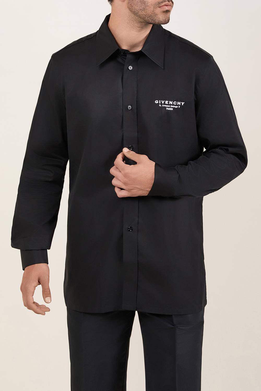 תמונת דוגמן קידמית של חולצת כפתורים