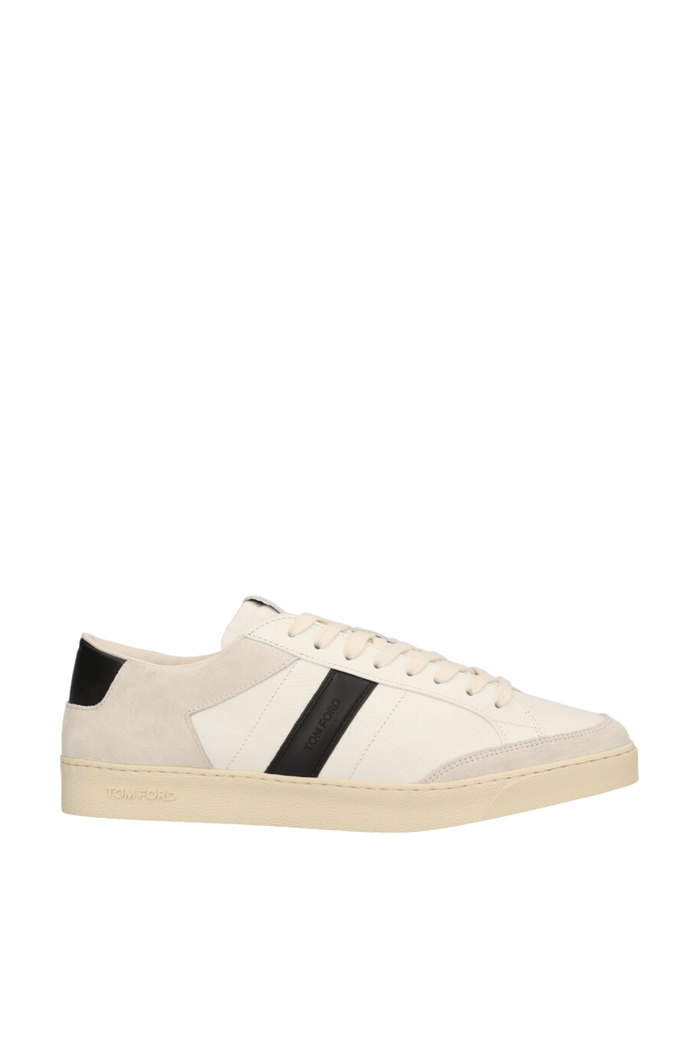 תמונה קידמית של נעלי סניקרס