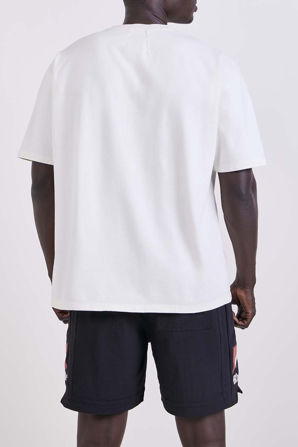 תמונת דוגמן אחורית של חולצת טי