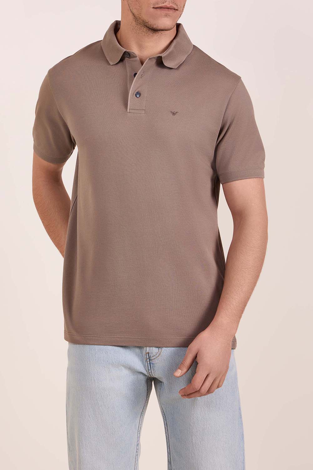 תמונת דוגמן קידמית של חולצת פולו