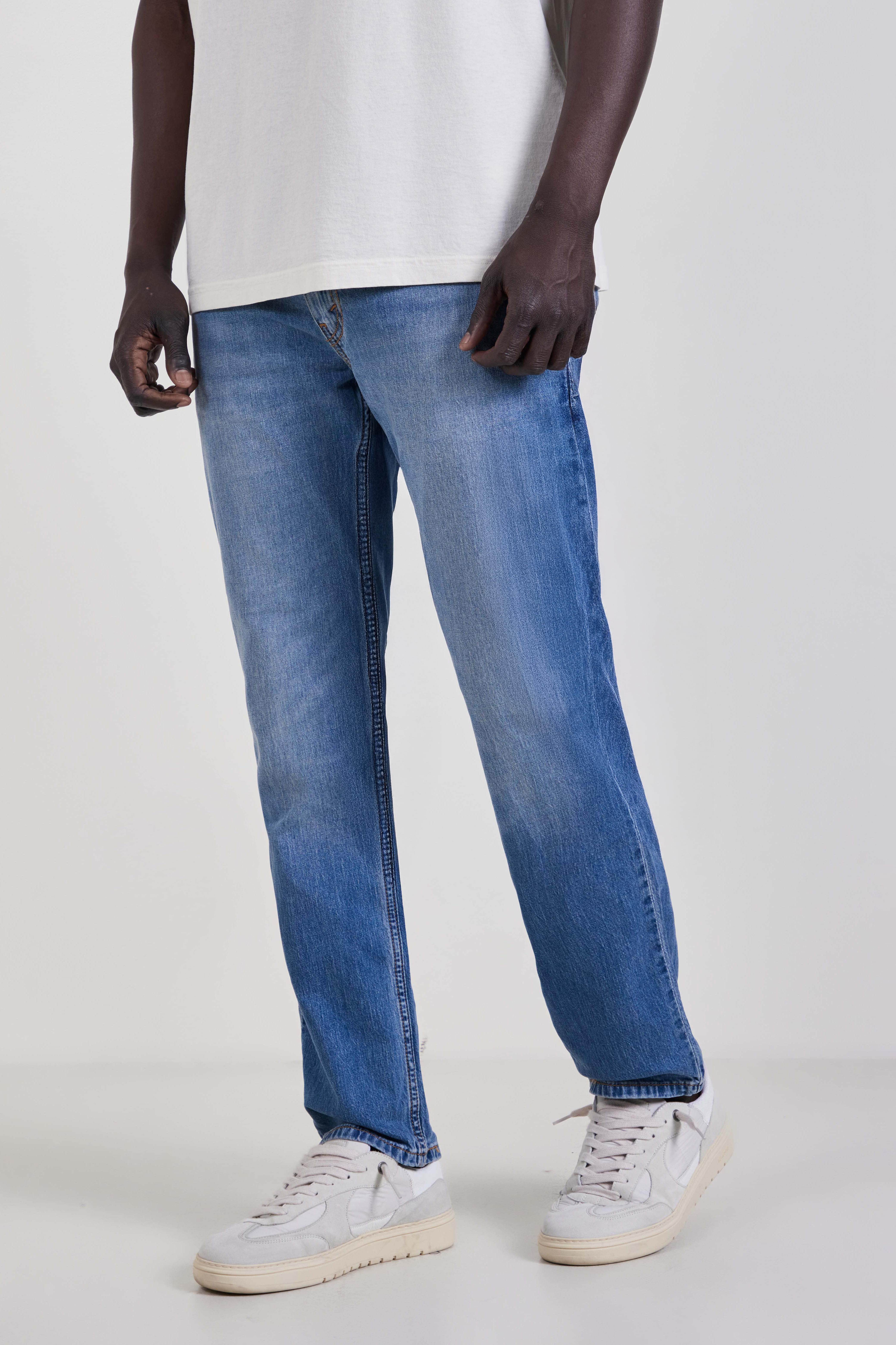 תמונת דוגמן קידמית של מכנסי ג'ינס 511 בגזרת סלים