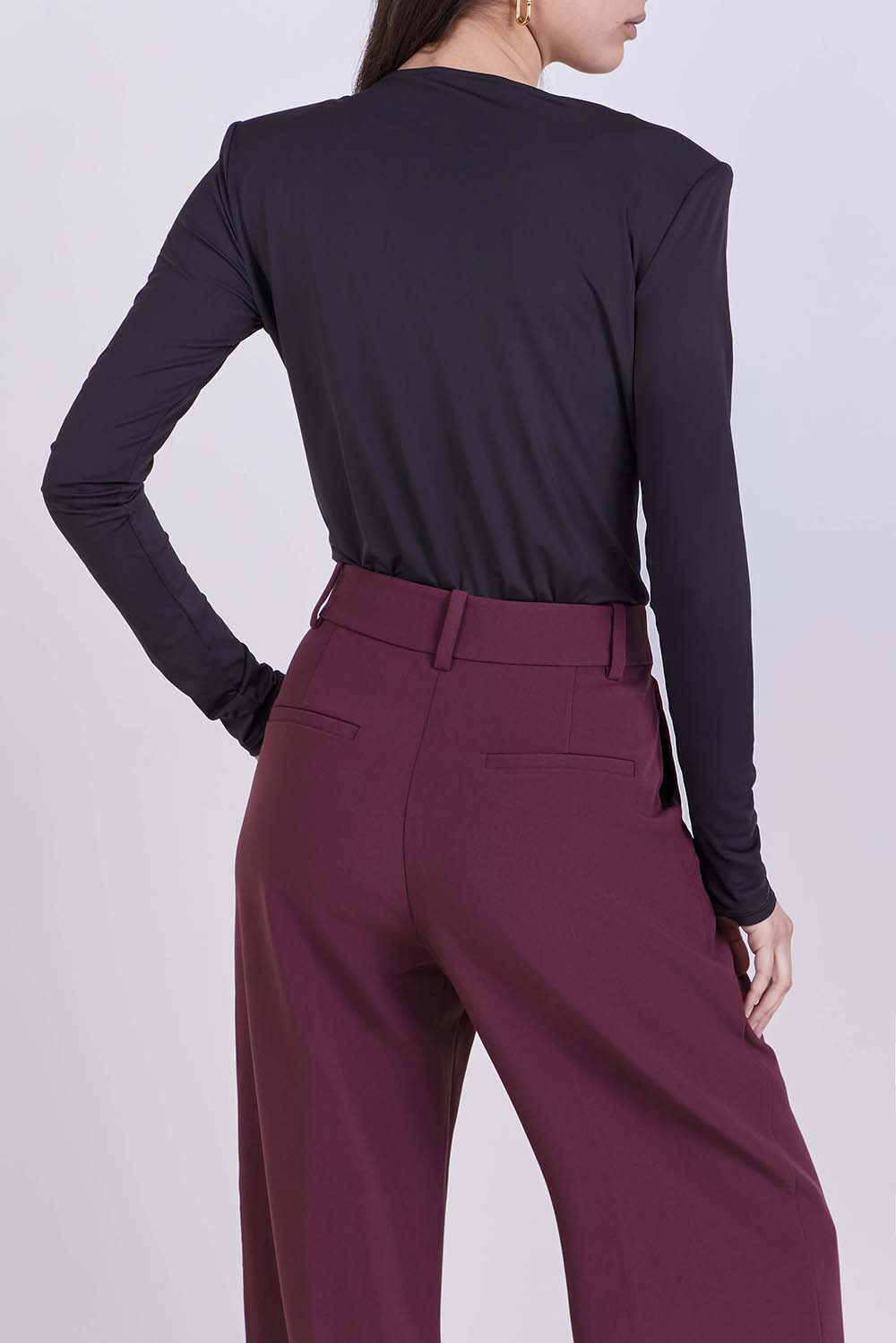 תמונת דוגמן אחורית של בגד גוף