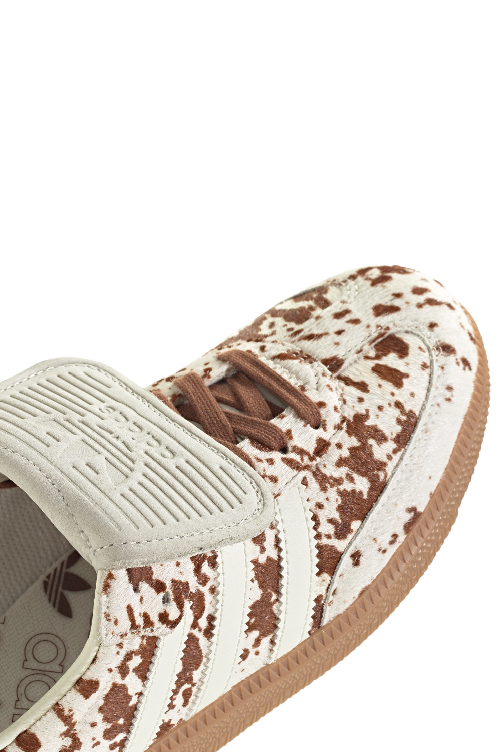 תמונת פנים של נעלי סניקרס סמבה אל-טי