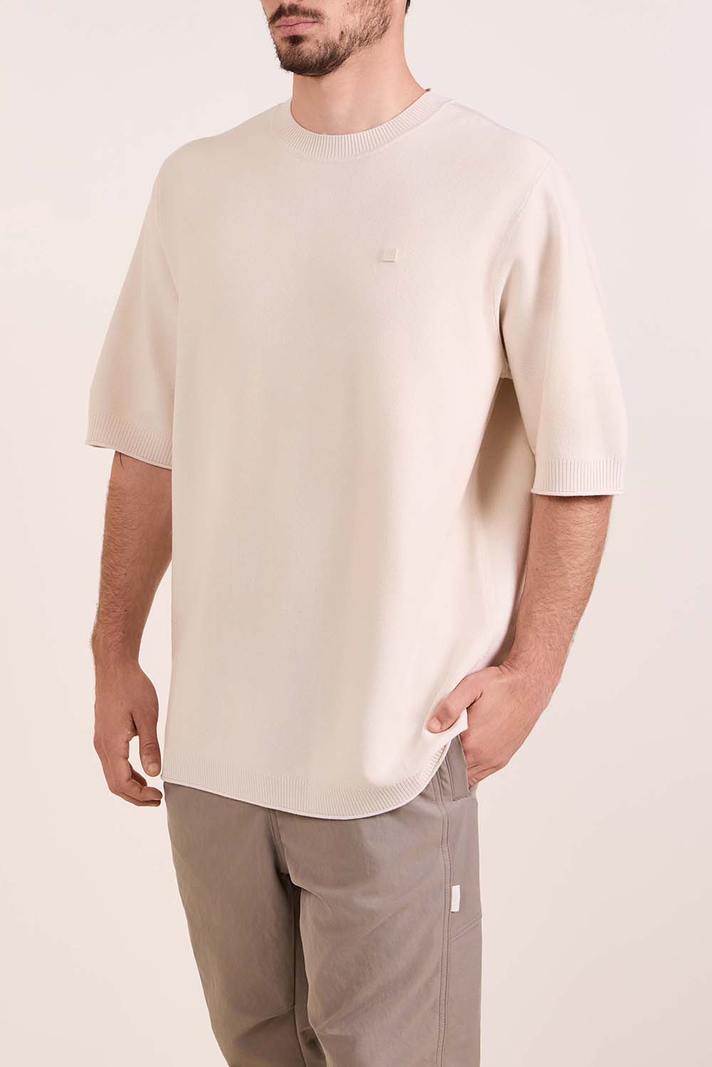 תמונת דוגמן קידמית של סריג טי אוברסייז