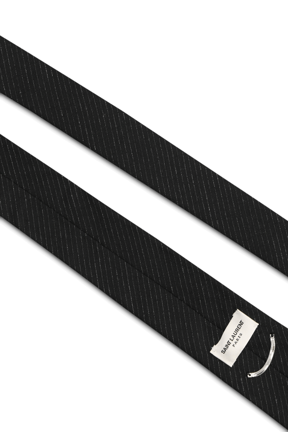 תמונה אחורית של עניבת משי