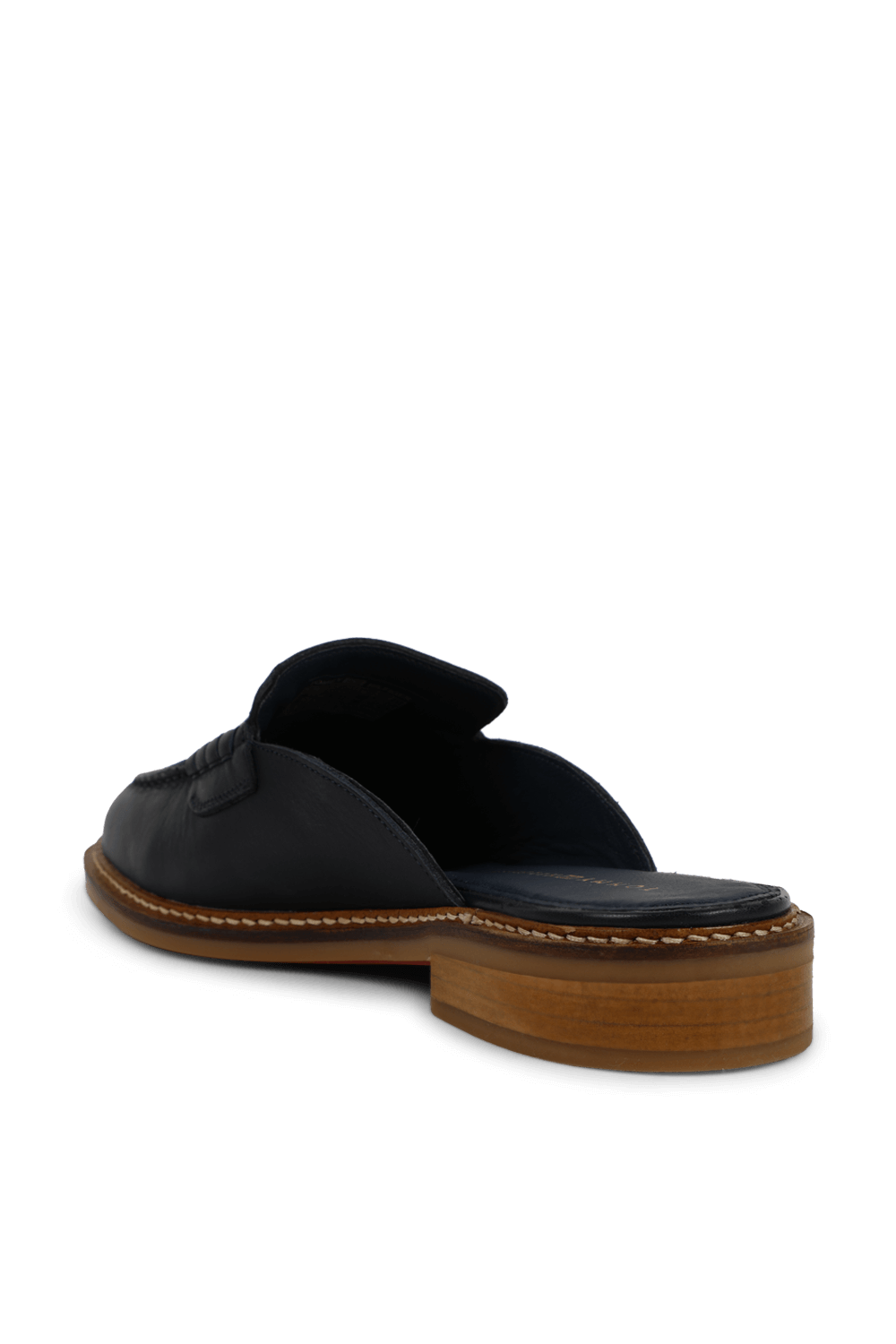 תמונה אחורית של כפכפי מיולס מעור עם לוגו זהוב