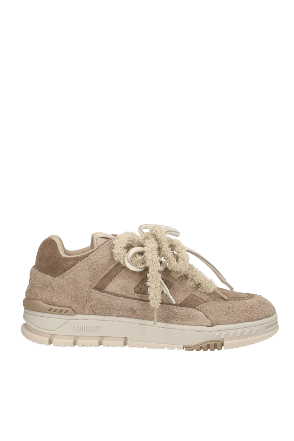 תמונה קידמית של נעלי סניקרס